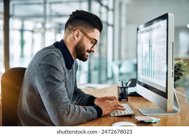 Happy, business man and computer with graphs, charts and statistics for accounting report in office. Smile, male person or accountant and technology with fintech for analysis on revenue and budget Foto stock