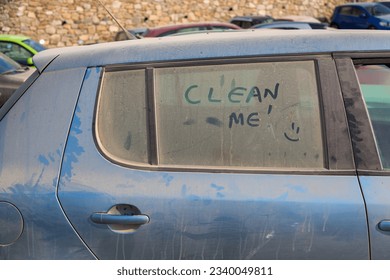 The inscription Clean me on a dirty car with a smile. Stock fotografie