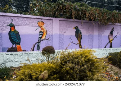 Jan.11th 2024, Uttarakhand India. Artistic Wildlife Murals: Vibrant Depictions of Animals and Birds on Rajpur Road, Dehradun, Uttarakhand, India. Smart City Development Initiative Foto stock editoriale