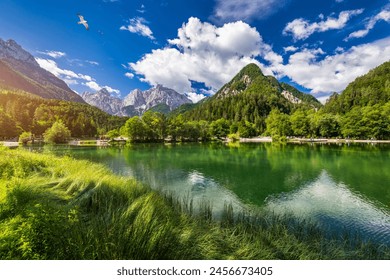 Jasna lake with beautiful mountains. Nature scenery in Triglav national park. Location: Triglav national park. Kranjska Gora, Slovenia, Europe. Mountain lake Jasna in Krajsnka Gora, Slovenia.  Foto Stok