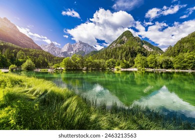Jasna lake with beautiful mountains. Nature scenery in Triglav national park. Location: Triglav national park. Kranjska Gora, Slovenia, Europe. Mountain lake Jasna in Krajsnka Gora, Slovenia.  Foto Stok