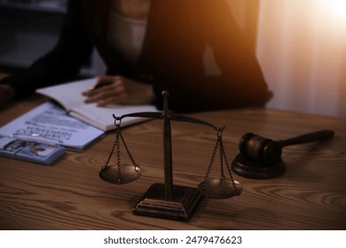 Judge gavel with Justice lawyers having team meeting at law firm background. Concepts of Law and Legal services.: stockfoto