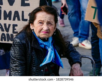 Kiev/Ukraine - October 4, 2020:close up street portrait of old woman with wrinkles on her face and blue scarf at protest rally of political ecological and environmental party.Reportage editorial photo – Ảnh báo chí có sẵn