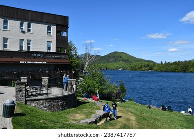 LAKE PLACID NY - MAY 29: Around town in Lake Placid, New York, as seen on May 29, 2021. Foto stock editoriale