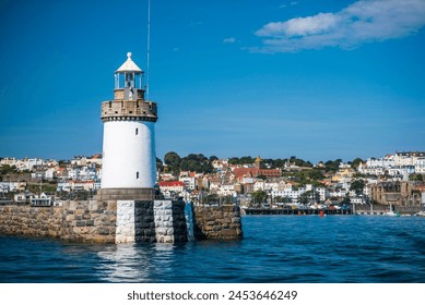 Lighthouse in St. Peter Port Harbour, Guernsey, Channel Islands, United Kingdom, Europe, fotografie de stoc