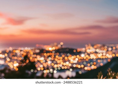 夜の街の灯り。ぼかした背景。街中のランタン。夕暮れの夜に大都会のライトがぼやけて点灯。明るい抽象的なカラフルな円。青い地平線の円形ボケ。の写真素材