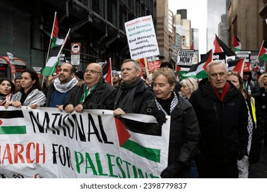 Londres, Reino Unido - 9 de diciembre de 2023, miles asisten a la protesta pro-palestina. Marcha por la manifestación a favor de Palestina a través de la ciudad Foto de contenido editorial de stock