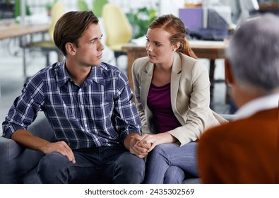 Marriage, therapy and couple in meeting for advice in communication with partner, together and couch. Consulting, man and woman holding hands, conversation and psychologist in office for counselling – Ảnh có sẵn