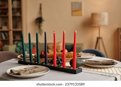 Mishumaa Saba the seven candles which represent the seven core principles of Kwanzaa on dinner table: stockfoto
