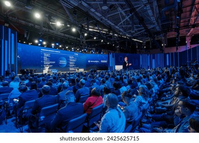 Moscow - February 6, 2024: Packed auditorium with attendees focused on a keynote speaker at a professional corporate event. 報導類庫存照片