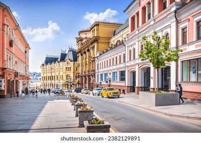 モスクワ、ロシア – 07.06.2023.クズネツキー最も通りとトレティヤコフ収益性の高い家、モスクワ
のエディトリアル写真素材