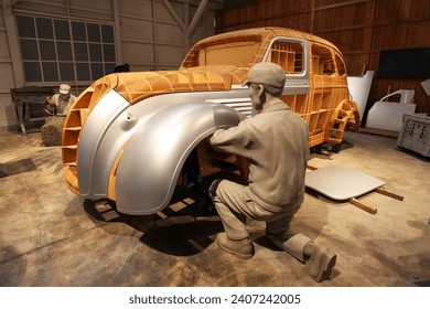 Nagoya, Japan: July 07, 2019: Interior of the Toyota Commemorative Museum of Industry and Technology in Nagoya, Japan. : redactionele stockfoto