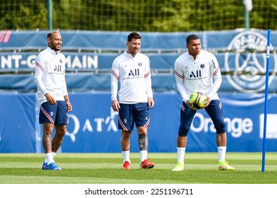 Neymar Jr. of PSG, Lionel Messi of PSG and Kylian Mbappe of PSG during a training session at the Camp des Loges, in Saint-Germain-en-Laye, France on August 28, 2021.  Foto stock editoriale
