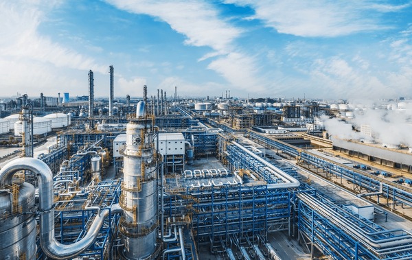 Oil refineries and chemical plants in industrial areas – Ảnh có sẵn