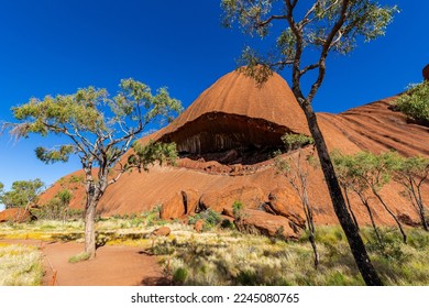 Outback, Australia - November 12, 2022: Close up views of red sandstone rock in the center of Australia. The Uluru or Ayers Rock in the Northern Territory in the outback. Ayers Rock a holy sanctuary  - Φωτογραφία στοκ editorial