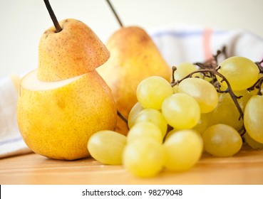 pear and grape fresh fruit healthy diet food Stock-foto