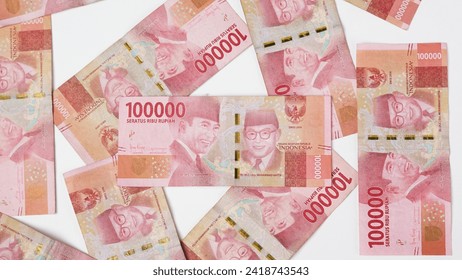 10万ルピア相当のインドネシアのルピア紙幣シリーズの写真10万枚。インドネシア通貨の写真素材