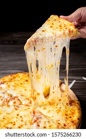 チーズが溶けているピザの写真素材