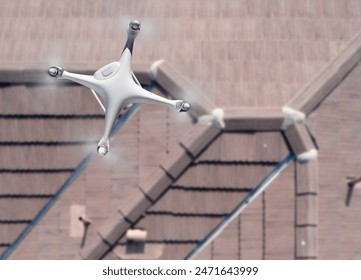 クワッドコプターUAVドローン飛んで住宅屋根の検査。の写真素材