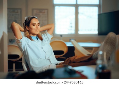 
Relaxed Female Scientist Taking a Break from her Research 
Procrastinating chemist quiet quitting feeling carefree
 Foto stock
