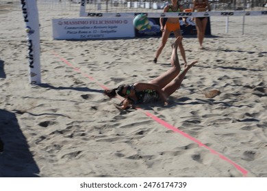 Senigallia, Marche, Italy, May 18, 2024 athletes have fantastic bodies trained but above all their bottom is perfect Beach volleyball 编辑库存照片