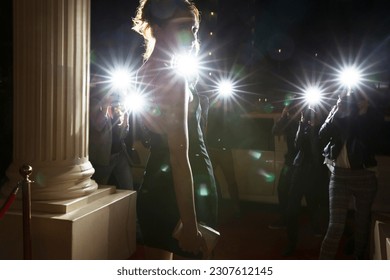 Silhouette of celebrity being photographed by paparazzi photographers at event – Ảnh có sẵn