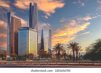 Sunset over large buildings equipped with the latest technology, King Abdullah Financial District, in the capital, Riyadh, Saudi Arabia Stock-foto