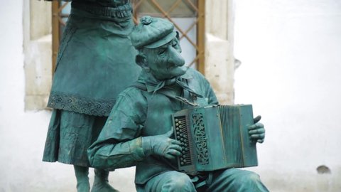 Редакционное стоковое видео: Cluj-Napoca/ Romania -  May 2015: Street performance. Living statue playing an accordion