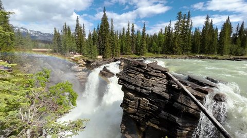Summer in Athabasca Falls, Jasper National Park, Canada: stockvideo
