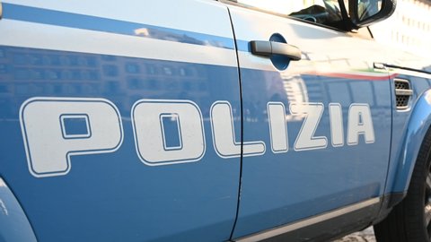 Стоковое видео: Police patrol car in Italy. Emblem. Side view of a police car with the lettering "Police".