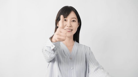 Business image of a young woman giving a good sign Arkivvideo
