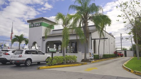 Miami, FL, USA - January 30, 2024: 4k HDR video Pollo Tropical Caribbean Restaurantのエディトリアル動画素材