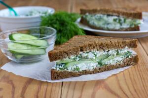 Как приготовить зелёные бутерброды?