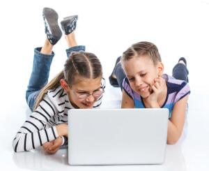 Во что играют девочки за компьютером?