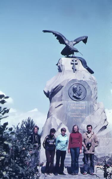 Памятник Пржевальскому (Киргизия, г. Каракол, в советское время он носил имя Пржевальск)