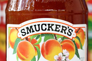 close-up of smuckers logo on jam jar