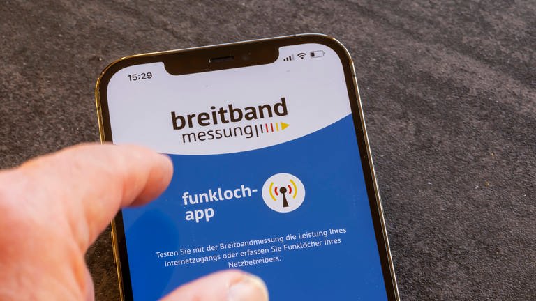 Eine Funkloch-App ermittelt die Leistungsfähigkeit des Breitbandes. Mitmachen können auch Bewohner aus der Pfalz.