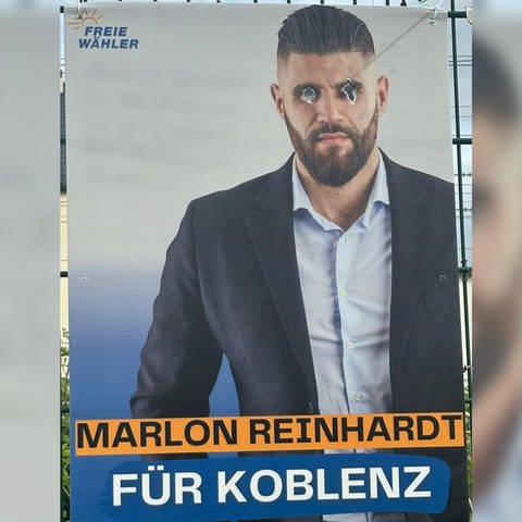 Antiziganistisch beschmiertes Wahlplakat von Marlon Reinhardt (Freie Wähler).