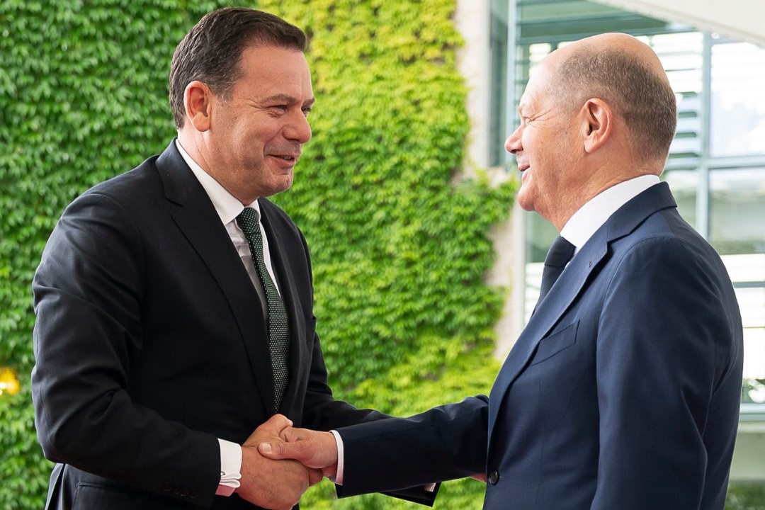 Primeiro-Ministro Luís Montenegro com o Chanceler Federal alemão, Olaf Schol, Berlim, 24 maio 2024 (foto: Steffen Kugler/Chancelaria da República Federal)