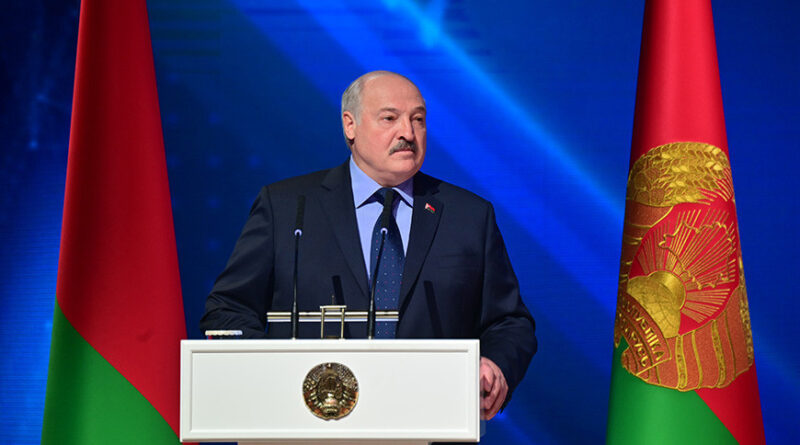 Лукашенко: если нет дерзости, это уже не журналистика, но зря обижать людей нельзя