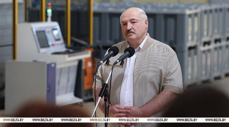 Лукашенко заявил о планах увеличить льготное кредитование на покупку отечественных товаров