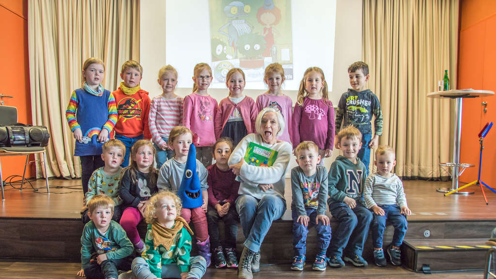 100 Kinder bei Lesung in Korbach: Abenteuer mit Ritter Rost erlebt