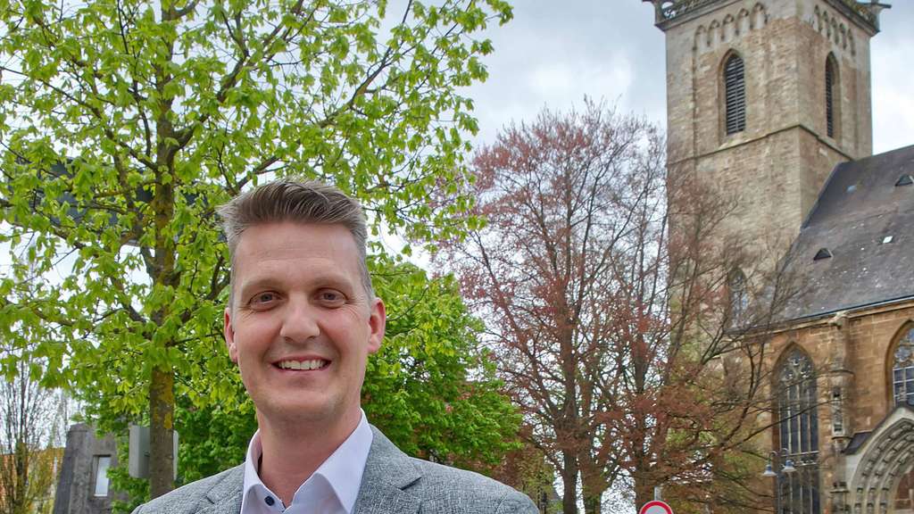 Perspektivwechsel auf dem Kirchturm: Bürgermeisterkandidat Thomas Kuhnhenn im Portrait