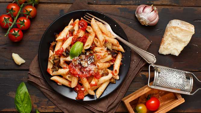 Die Pasta alla Norma ist ein Muss für jeden Liebhaber der italienischen Küche