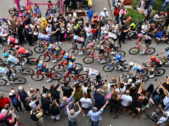 Etapa 13 del Giro de Italia. Foto: EFE/EPA/LUCA ZENNARO