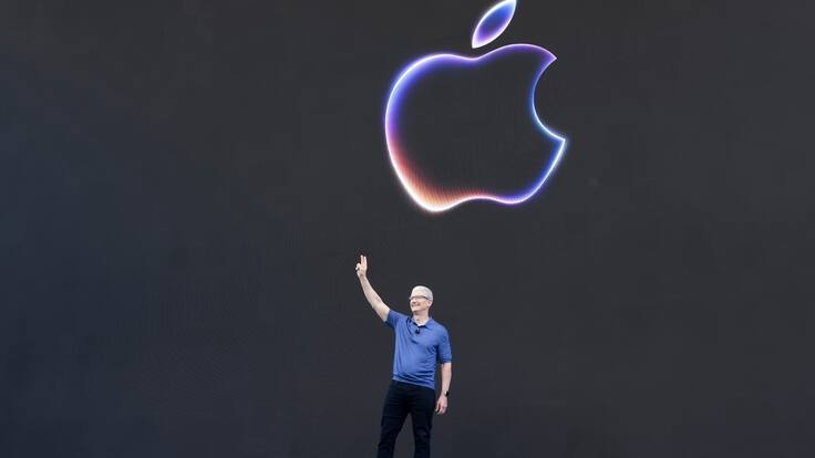 Cupertino (United States), 10/06/2024.- Apple CEO Tim Cook speaks during the 2024 Apple Worldwide Developers Conference (WWDC) on the campus of Apple Park in Cupertino, California, USA 10 June 2024. EFE/EPA/JOHN G. MABANGLO