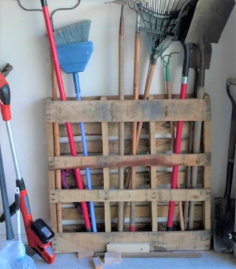 Wood Pallet Garden Tools Rack