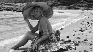 An exhibition of 80 new pictures of Brigitte Bardot is being held in the French resort after a hoard of negatives was found in a suitcase