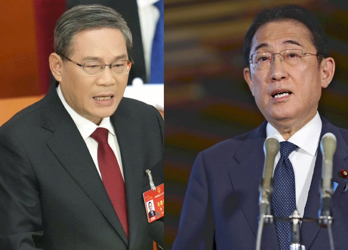 中国の李強首相（左）と岸田首相