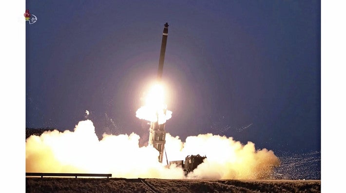２０２３年２月、北朝鮮が発射したとみられる弾道ミサイル＝朝鮮中央テレビの映像から、ＡＰ